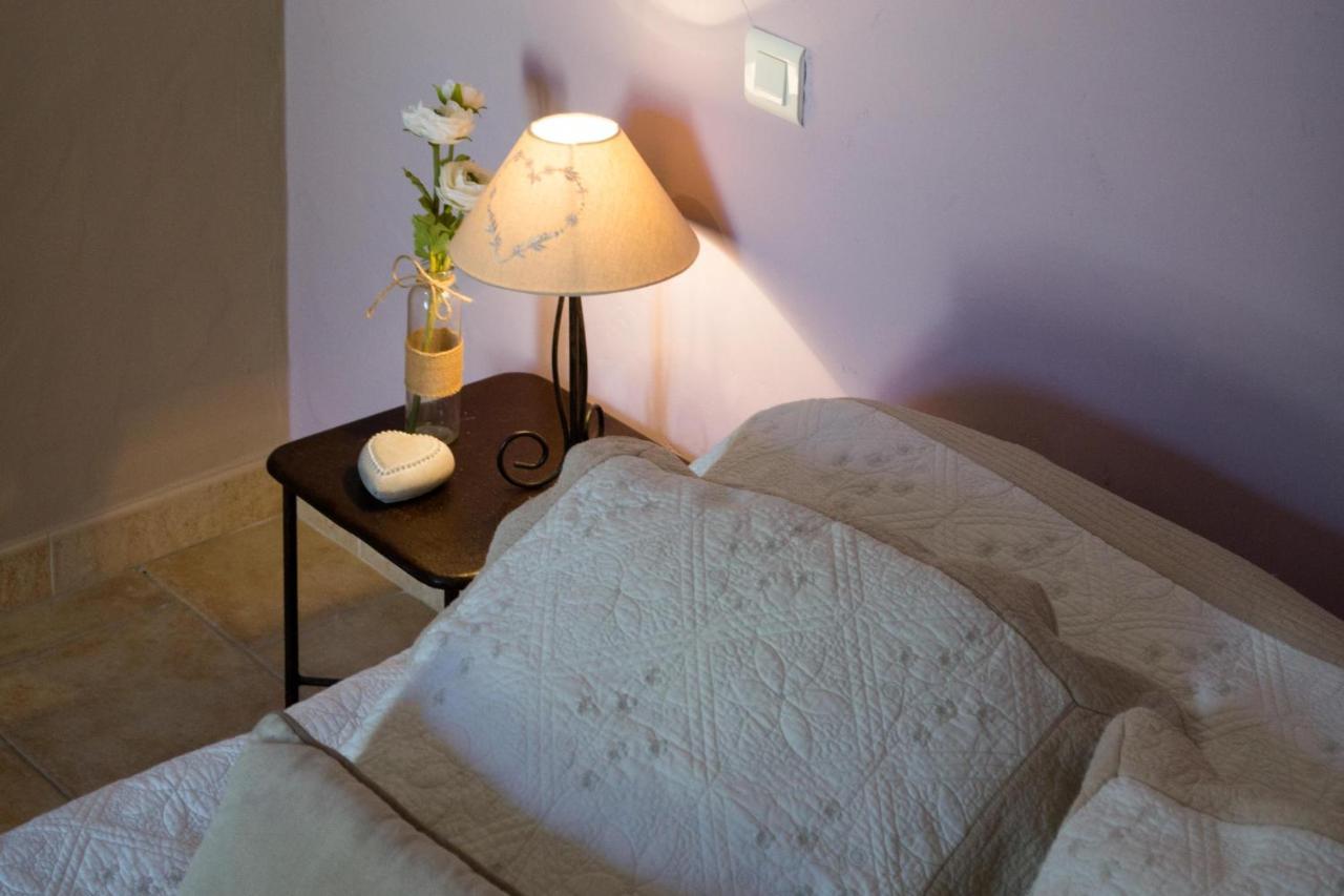Le Bouquet De L Aromate Bed & Breakfast Joucas Exterior photo